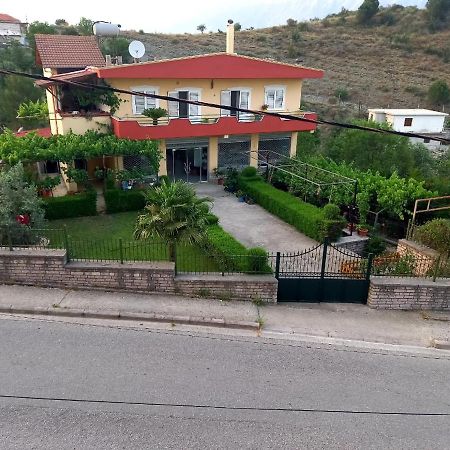 Manthoguesthouse Gjirokastra Zewnętrze zdjęcie