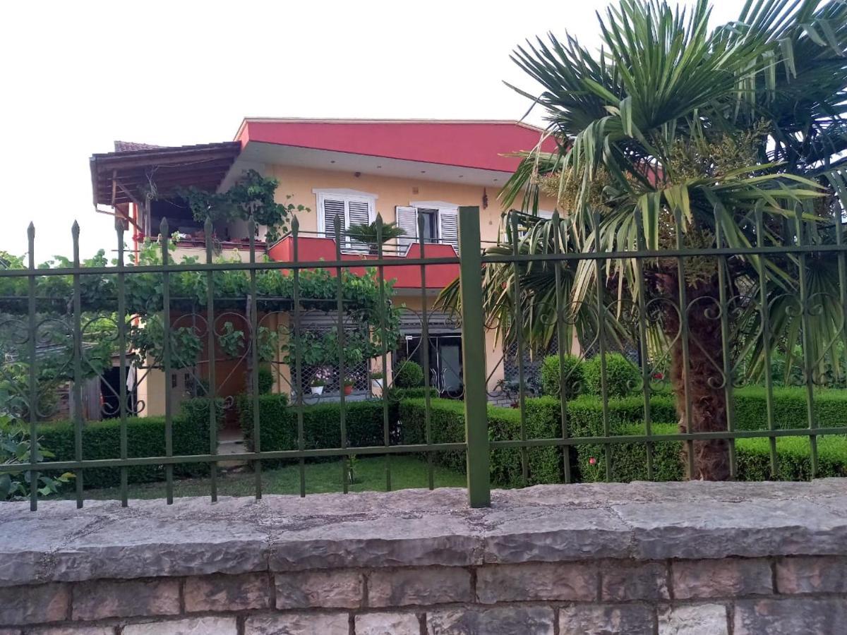 Manthoguesthouse Gjirokastra Zewnętrze zdjęcie