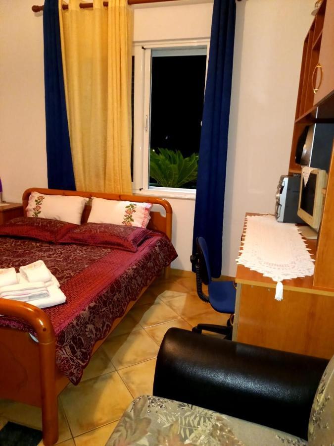 Manthoguesthouse Gjirokastra Zewnętrze zdjęcie